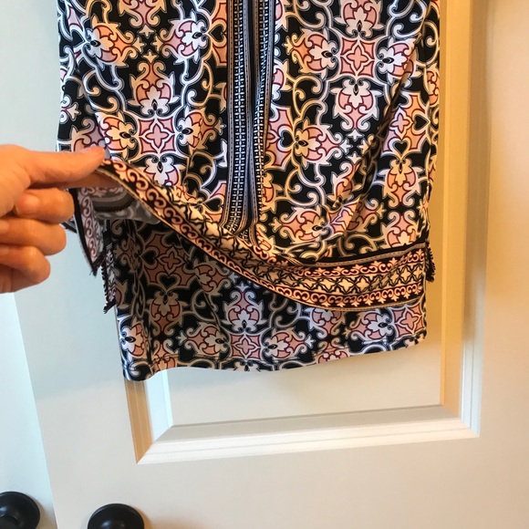 Like New White House Black Market sleeveless top - Picture 2 of 8